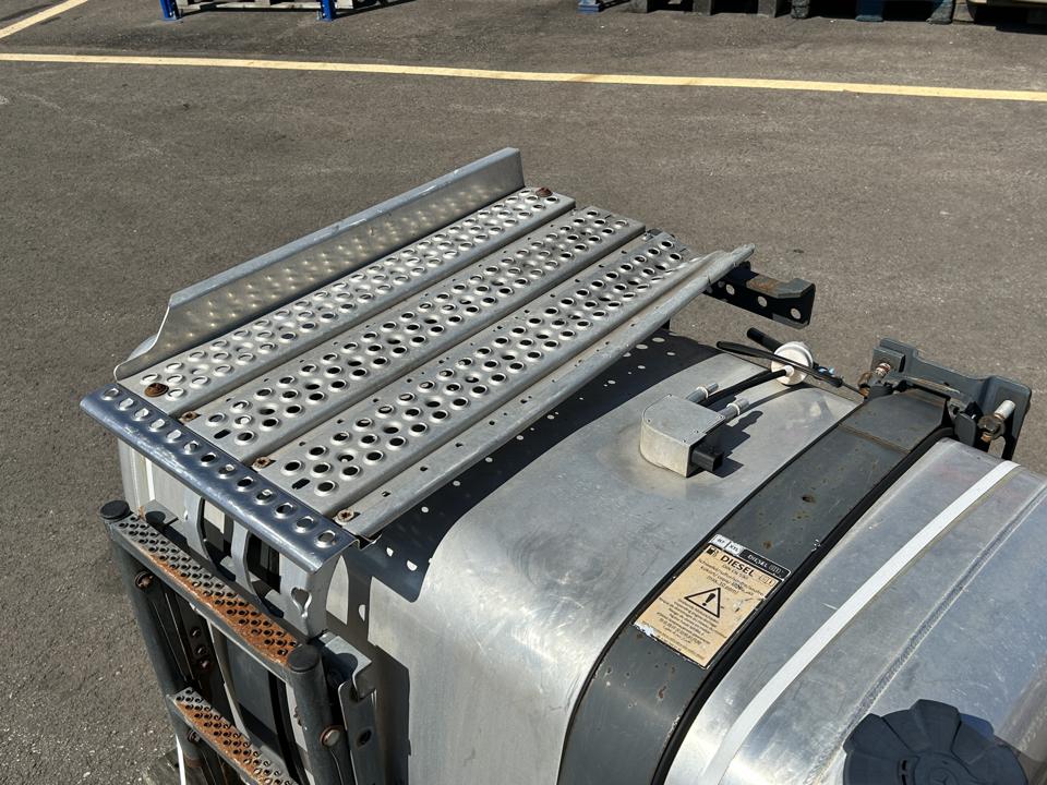 Топливный бак A9604703603 450L Mercedes-Benz Trucks ACTROS MP4 / MP5 2019