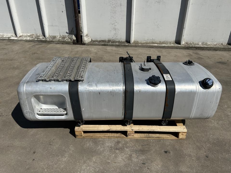 Fuel tank A9604703501 660L + 75L Mercedes-Benz Trucks ACTROS MP4 / MP5 2019