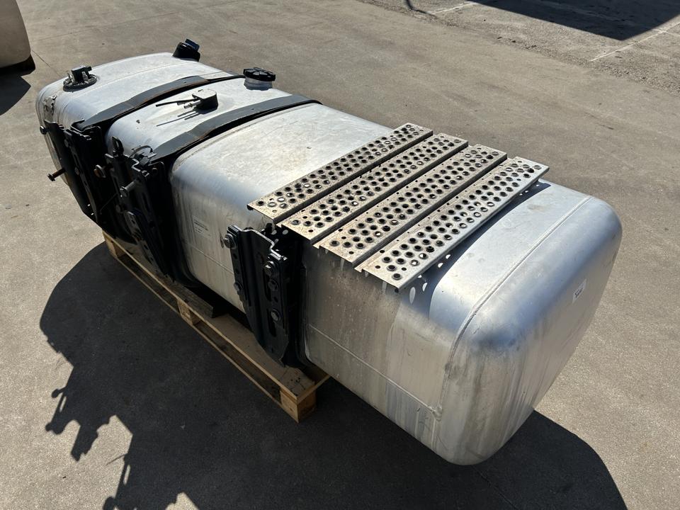Fuel tank A9604703501 660L + 75L Mercedes-Benz Trucks ACTROS MP4 / MP5 2019