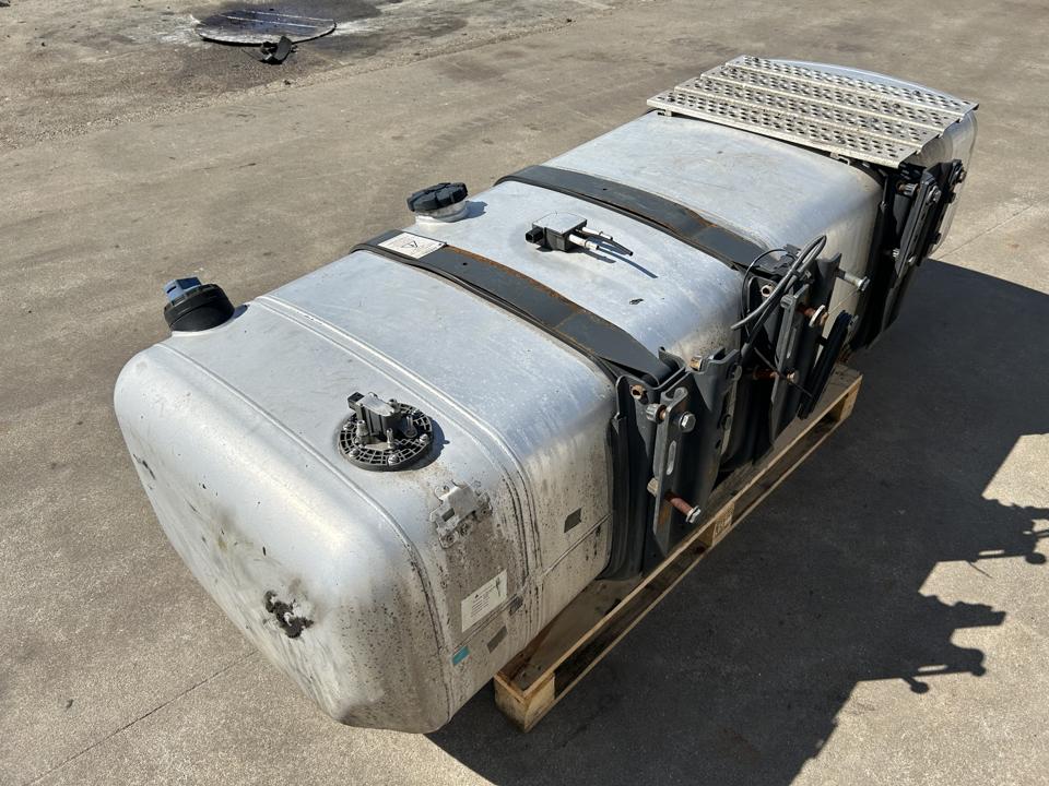 Fuel tank A9604703501 660L + 75L Mercedes-Benz Trucks ACTROS MP4 / MP5 2019