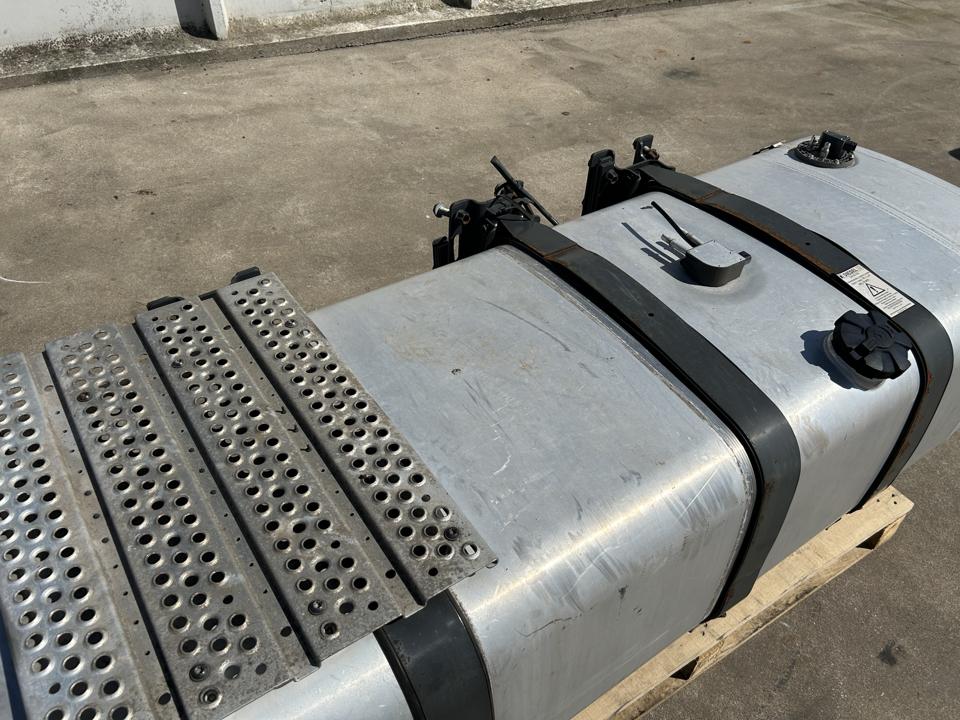 Fuel tank A9604703501 660L + 75L Mercedes-Benz Trucks ACTROS MP4 / MP5 2019