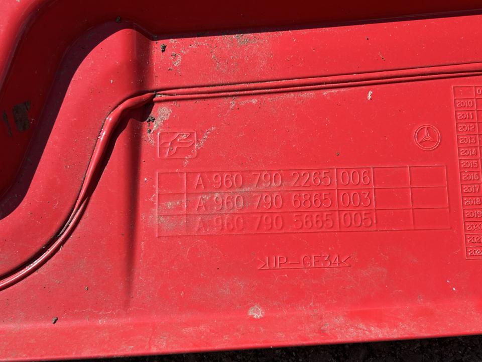 Комплект спойлеров кабины A9607902344 Mercedes-Benz Trucks ACTROS MP4 / MP5 2018