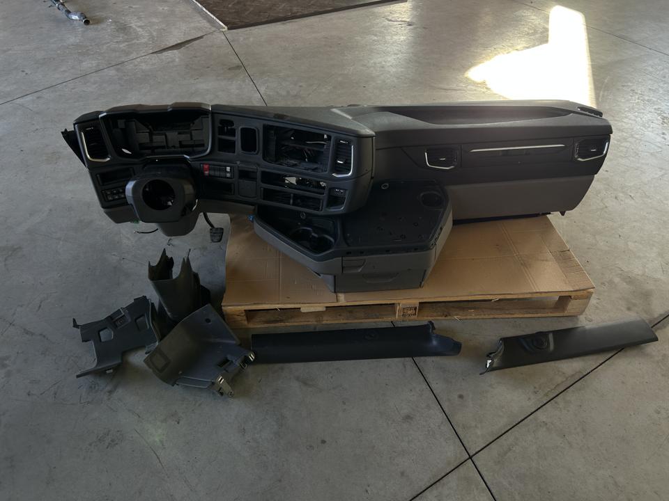Dashboard set 2084748 Scania R II 2019