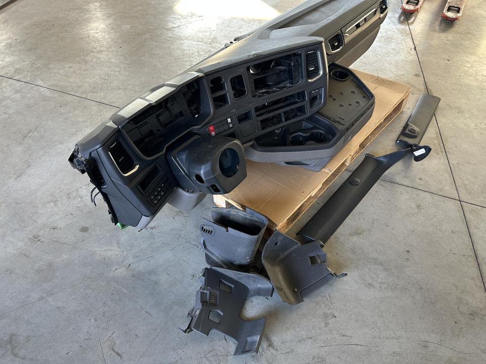 Dashboard set 2084748 Scania R II 2019