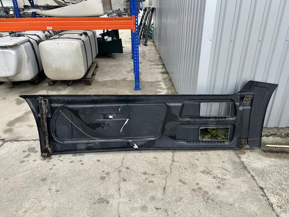 Боковые спойлеры A9605208555 Mercedes-Benz Trucks ACTROS MP4 / MP5 2020