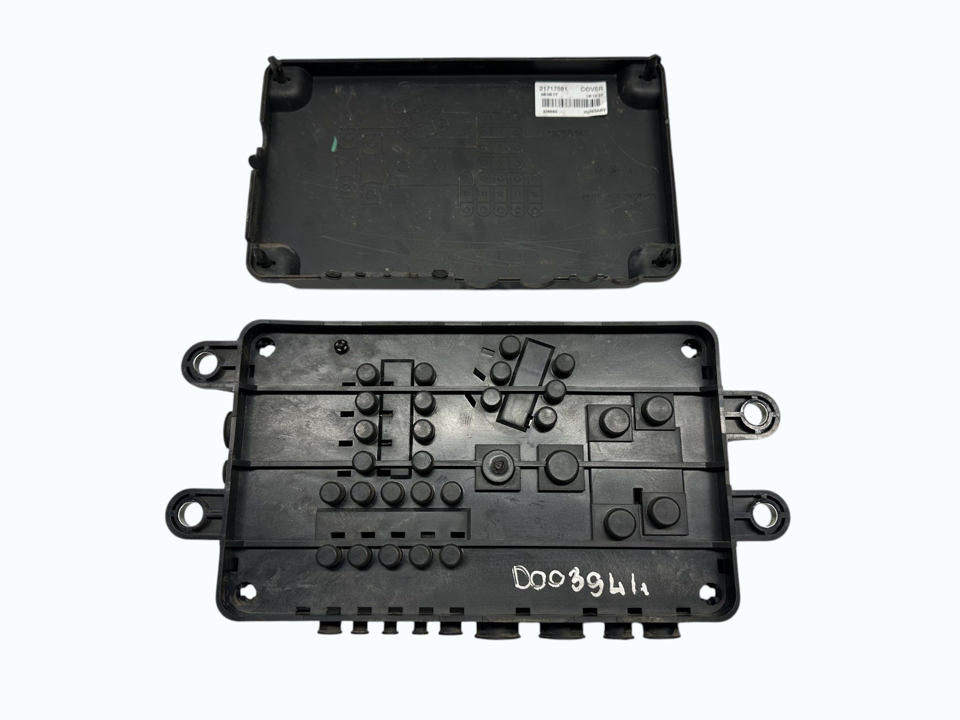 Saugiklių blokas 21717590 Renault Trucks T 2019