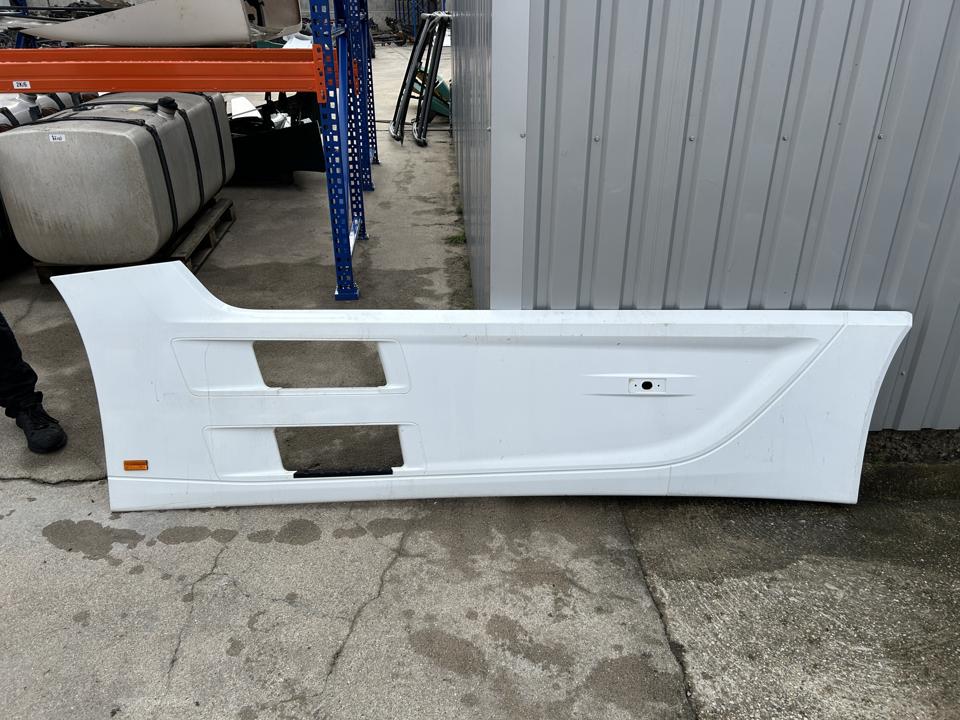 Боковые спойлеры A9605208555 Mercedes-Benz Trucks ACTROS MP4 / MP5 2018