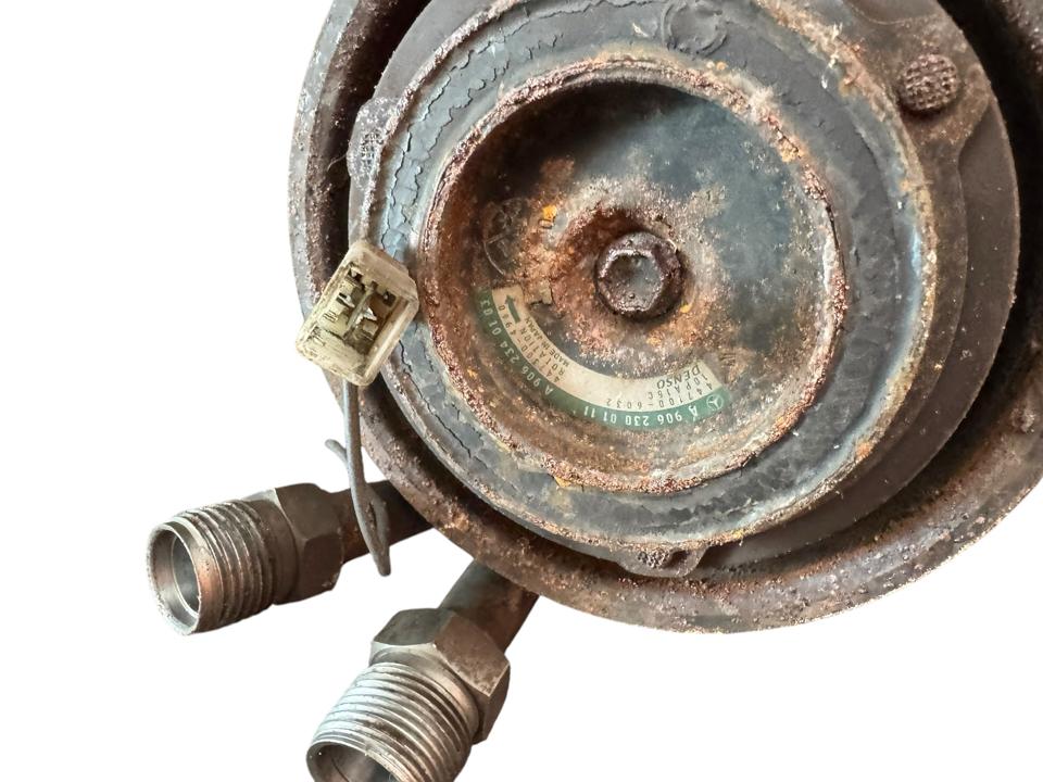 Air conditioning compressor A0002340811 Mercedes-Benz Trucks ATEGO 2 2010