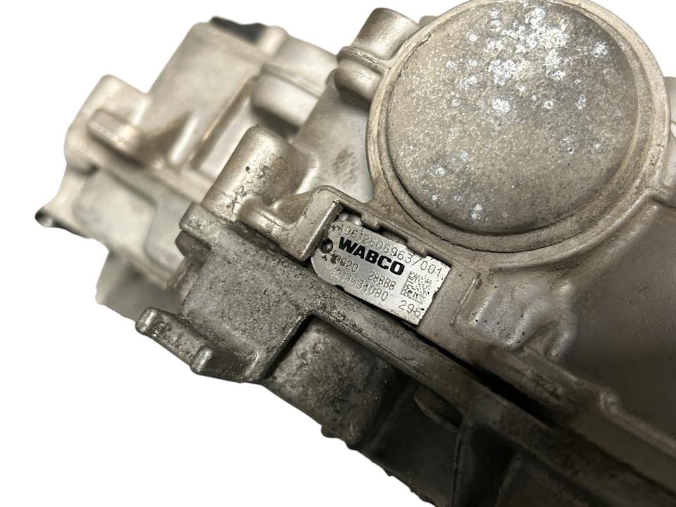 Gear shift cylinder A9612606963 Mercedes-Benz Trucks ACTROS MP4 / MP5 2021