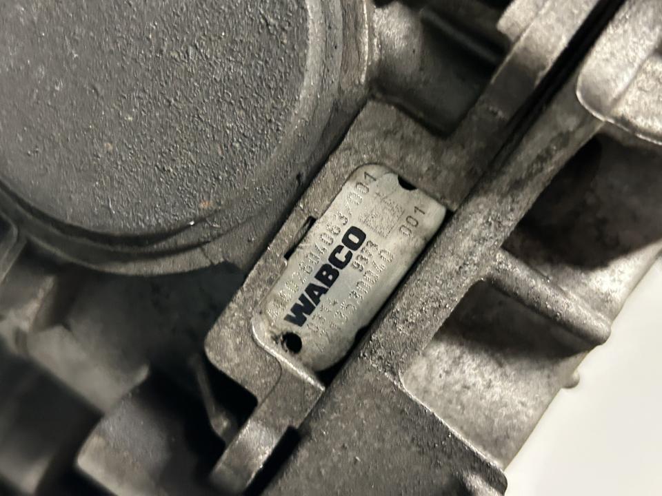 Gear shift cylinder A9602604063 Mercedes-Benz Trucks ACTROS MP4 / MP5 2013
