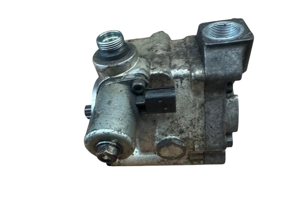 Hydraulic steering pump A9604600380 Mercedes-Benz Trucks ACTROS MP4 / MP5 2017
