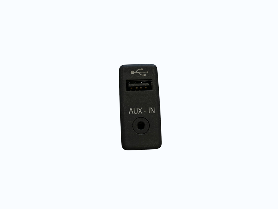 Sensors/Switches 81254320543 AUX USB MAN Trucks TGX II 2021