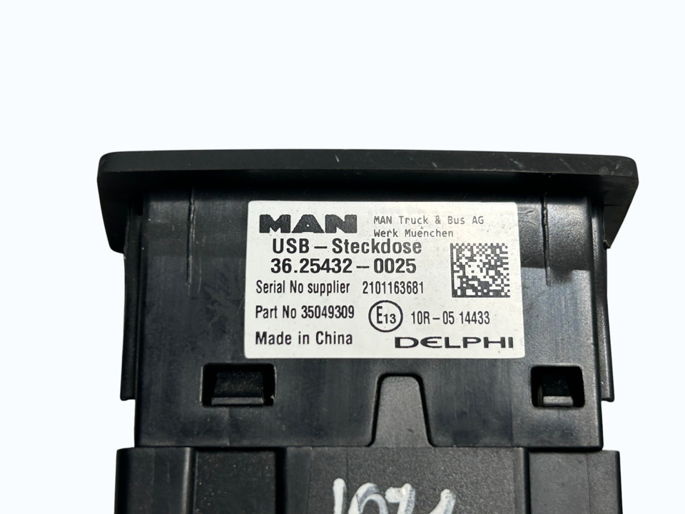Switches/Relay/Control Units 36254320025 USB charge MAN Trucks TGX II 2021