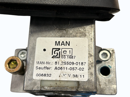 Steering column switch 81255090187 MAN Trucks TGX I 2011