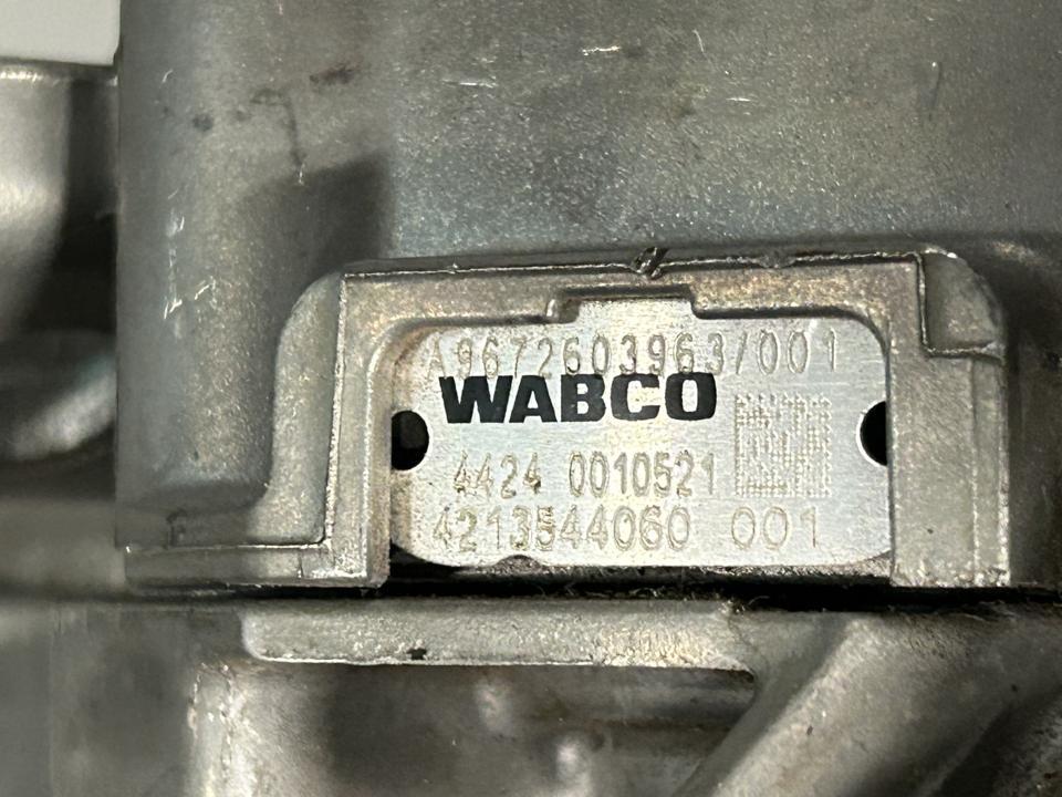 Gear shift cylinder A9672602463 WABCO Mercedes-Benz Trucks ATEGO 3 2017