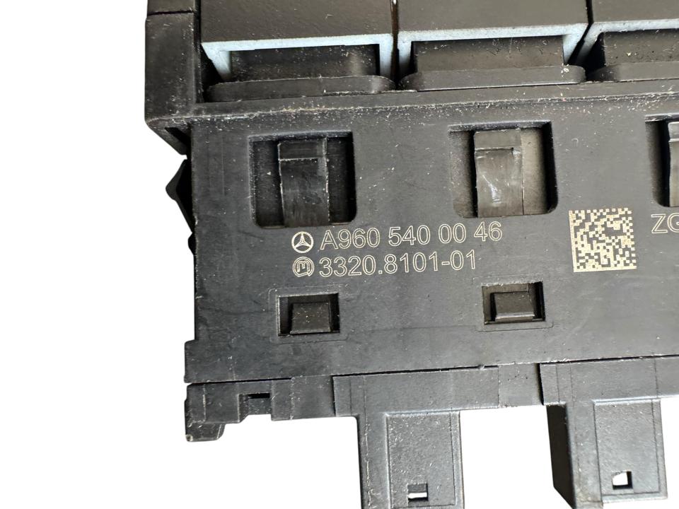 Interior control switches A9605400046 Mercedes-Benz Trucks ACTROS MP4 / MP5 2018