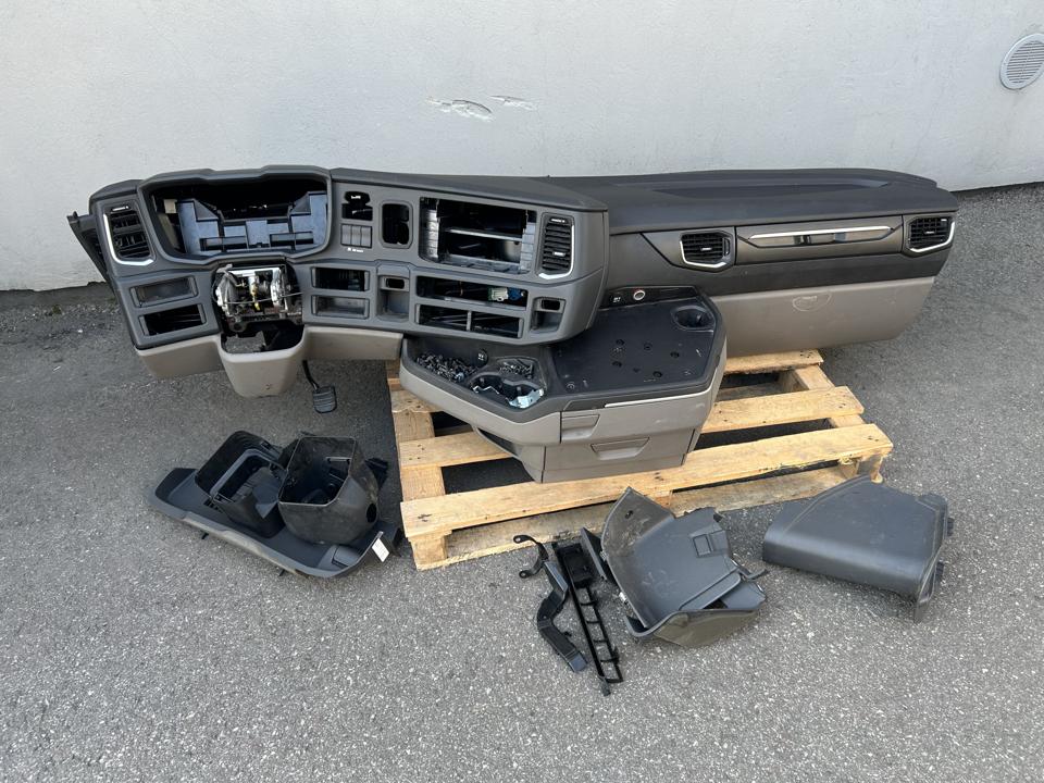 Dashboard set 2086508 Scania R II 2024