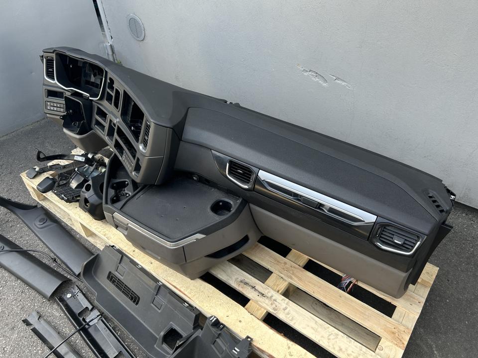Dashboard set 2084468 Scania R II 2018