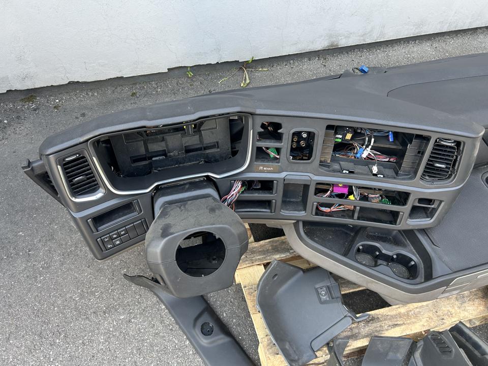Dashboard set 2084748 Scania R II 2018