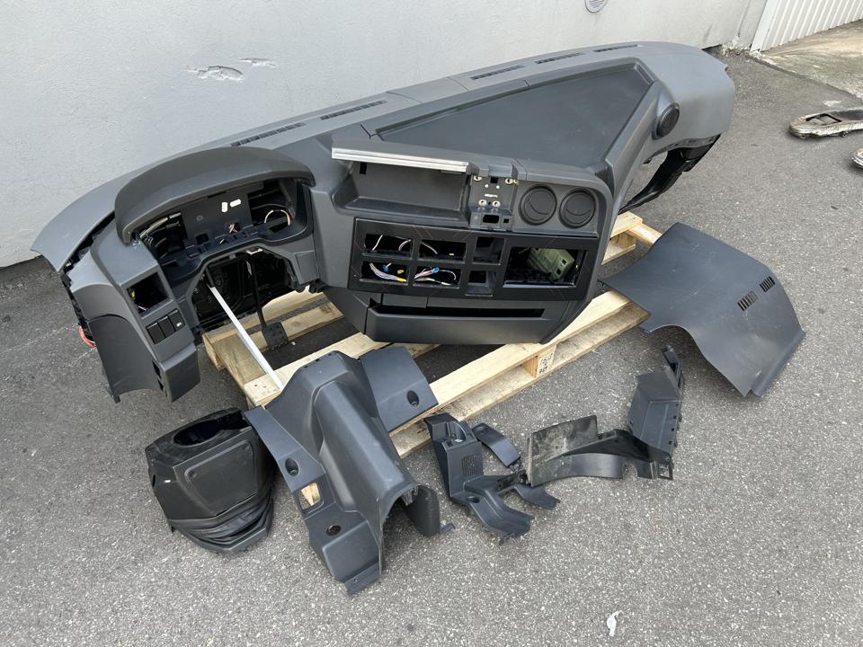 Комплект панелей 7424048887 Renault Trucks T 2022
