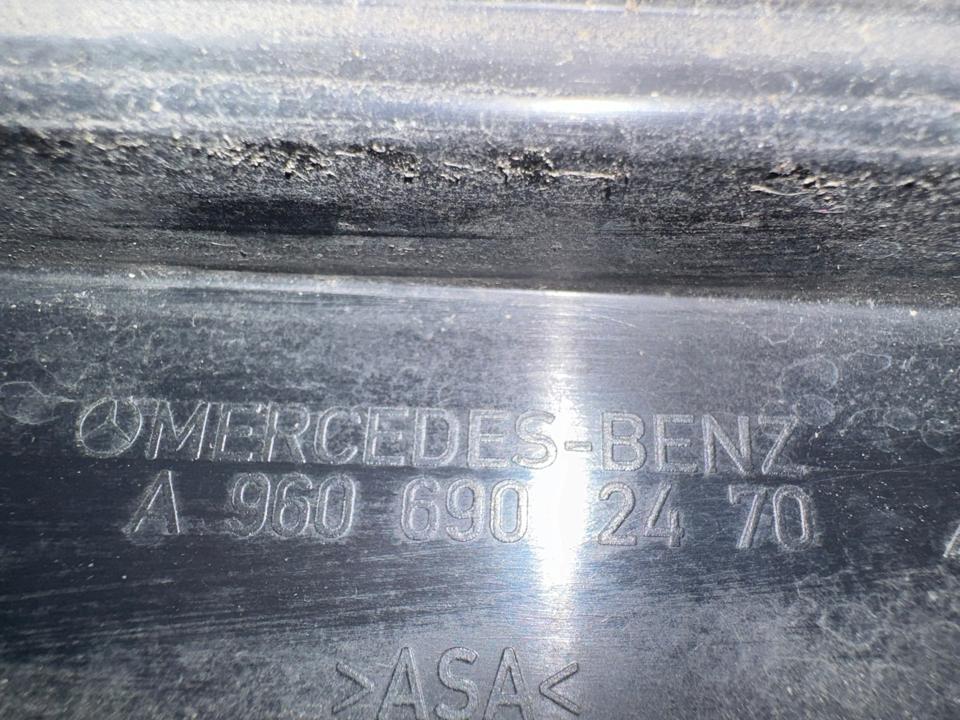 Пластиковая отделка A9606902470 Mercedes-Benz Trucks ACTROS MP4 / MP5 2018