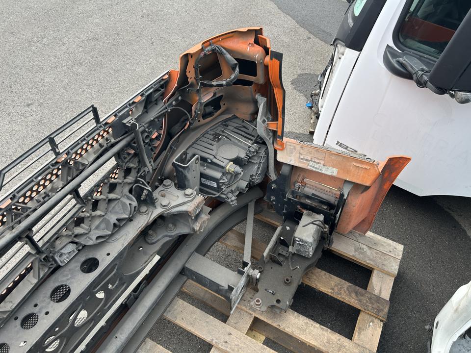Bamperio komplektas A9608201839 Mercedes-Benz Trucks ANTOS 2015 priekis