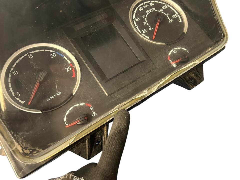 Instrument cluster 2303197 UK Scania R I 2015