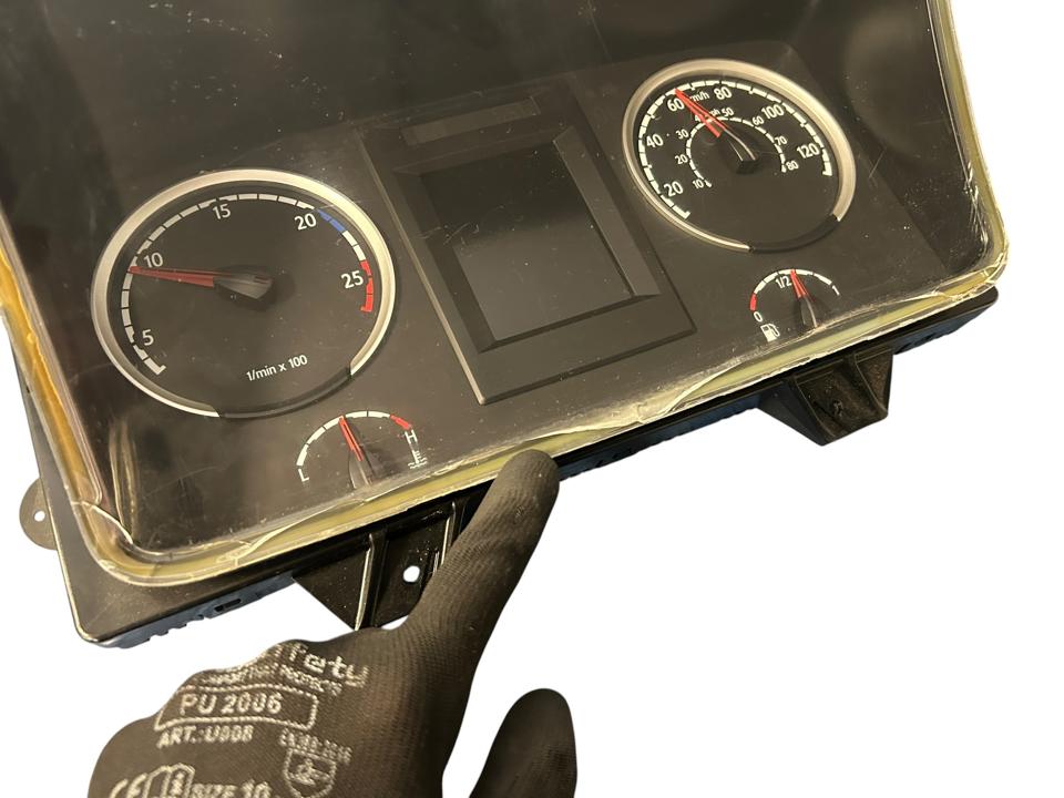 Instrument cluster 2303197 UK Scania R I 2015
