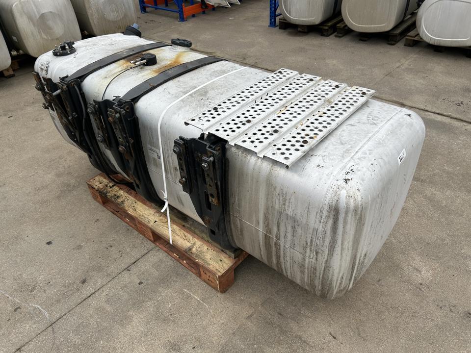 Топливный бак A9604704801 820L + 90L Mercedes-Benz Trucks ACTROS MP4 / MP5 2019