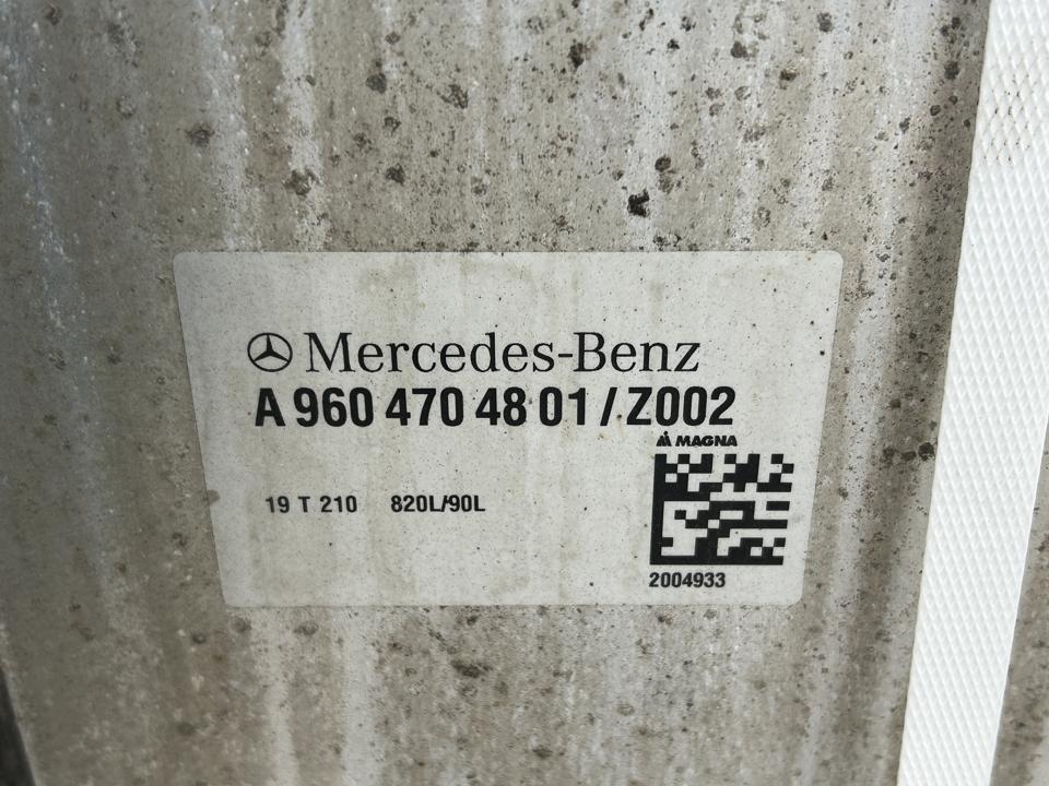Топливный бак A9604704801 820L + 90L Mercedes-Benz Trucks ACTROS MP4 / MP5 2019