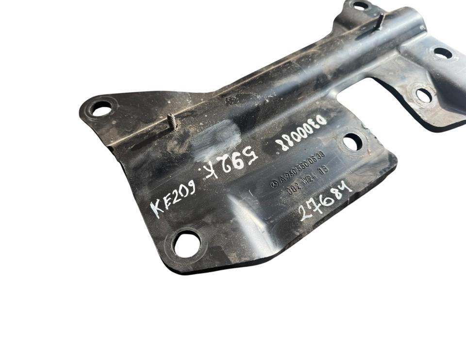 Cab tilting cylinder bracket A9605500538 Mercedes-Benz Trucks ACTROS MP4 / MP5 2018
