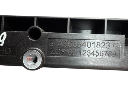 Saugiklių dėžės dangtelis A9605401823 Mercedes-Benz Trucks ACTROS MP4 / MP5 2018