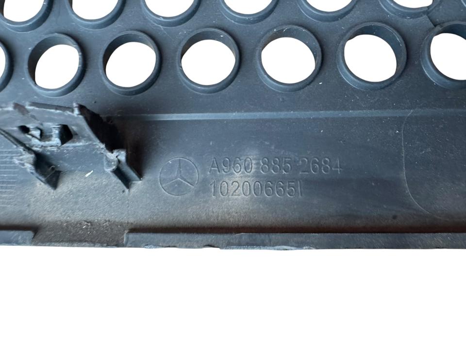 Plastikinė apdaila A9608852684 Mercedes-Benz Trucks ACTROS MP4 / MP5 2016