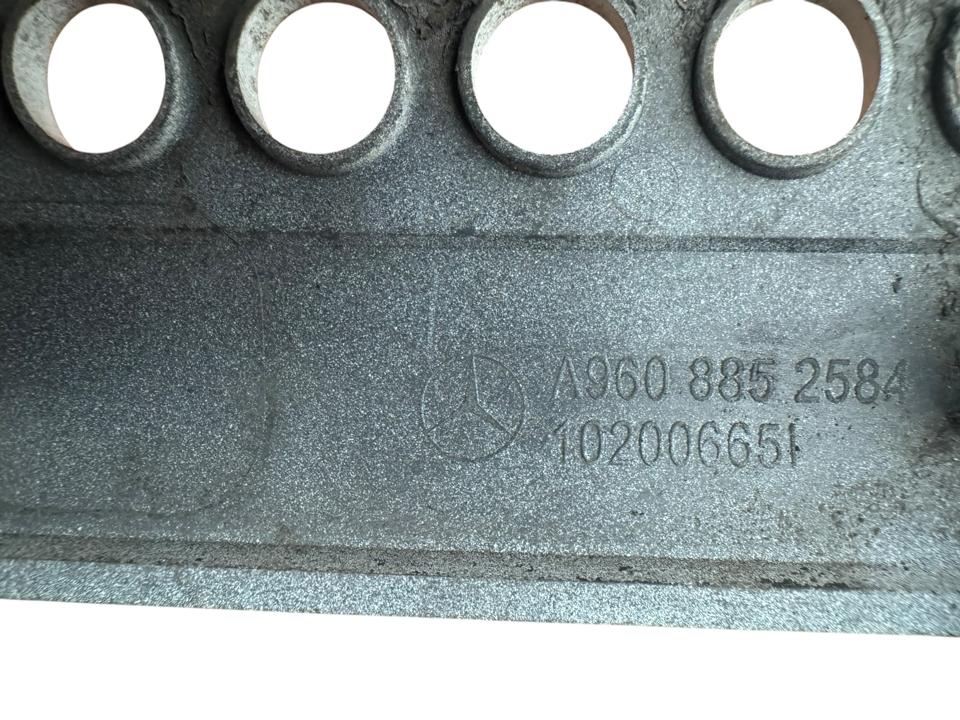 Plastikinė apdaila A9608852584 Mercedes-Benz Trucks ACTROS MP4 / MP5 2018