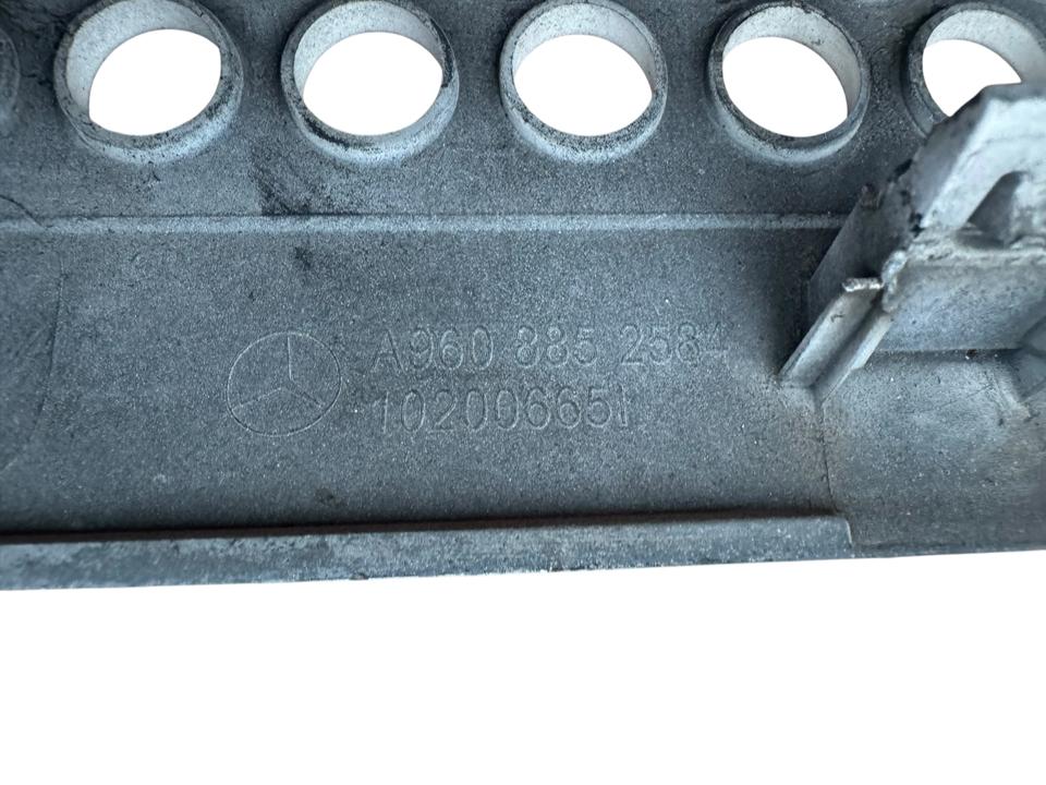 Plastikinė apdaila A9608852584 Mercedes-Benz Trucks ACTROS MP4 / MP5 2018