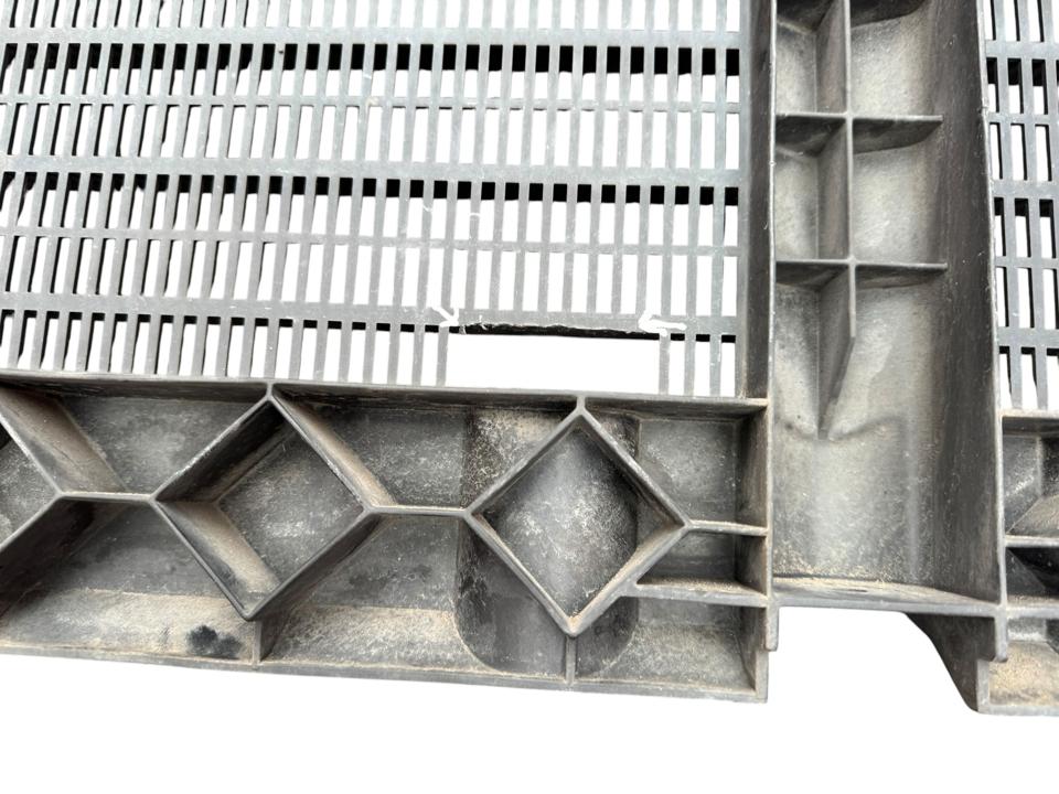 Radiator grille A9605002316 Mercedes-Benz Trucks ACTROS MP4 / MP5 2017