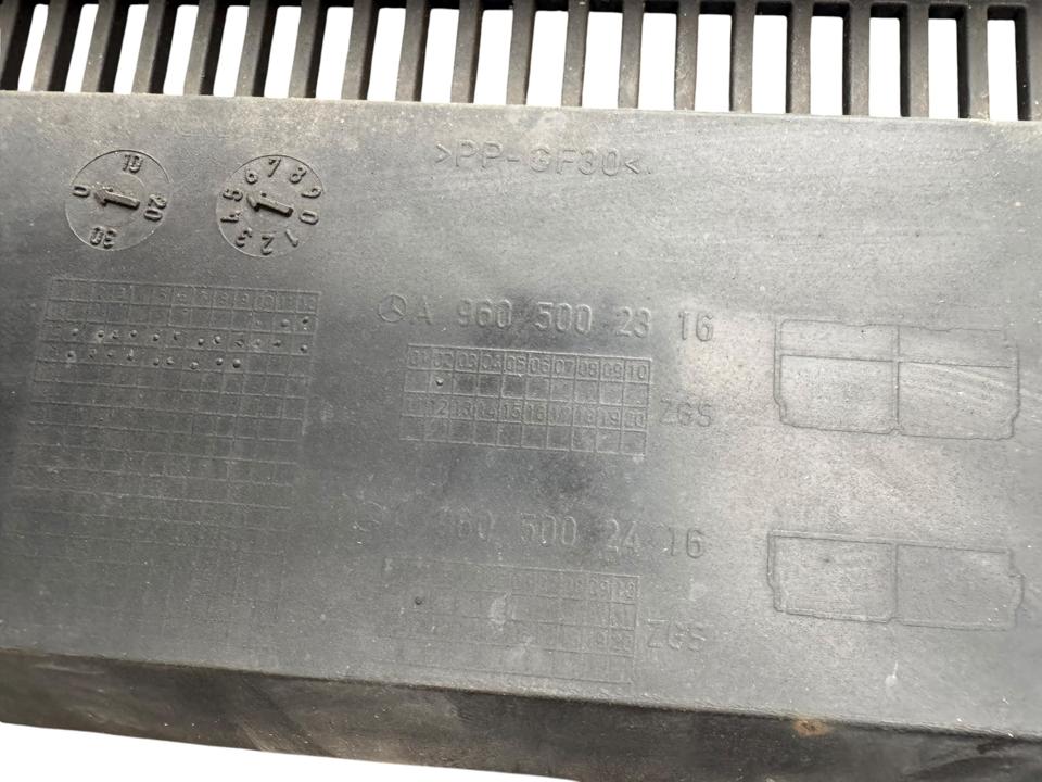 Radiator grille A9605002316 Mercedes-Benz Trucks ACTROS MP4 / MP5 2017