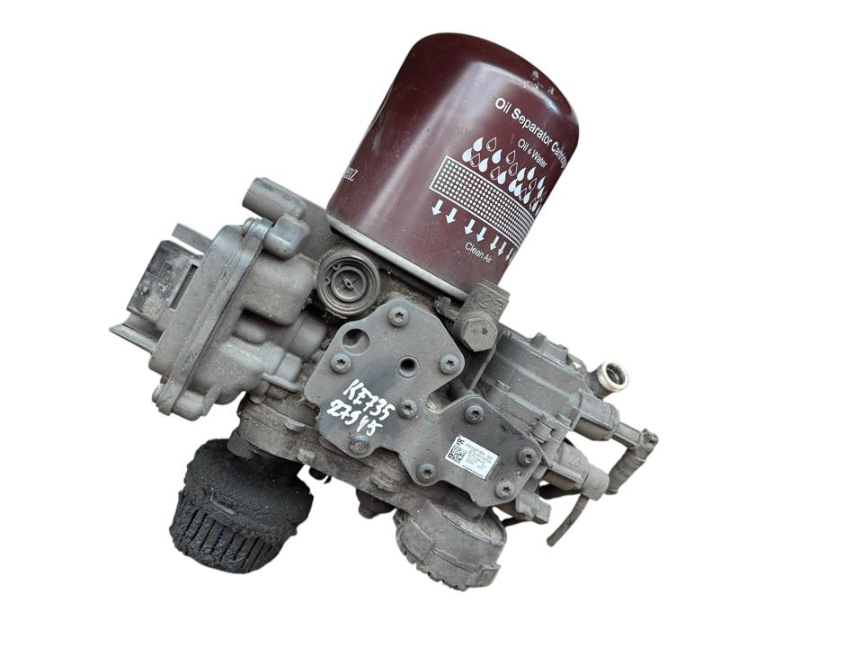 Air dryer A0024461864 Mercedes-Benz Trucks ACTROS MP4 / MP5 2020
