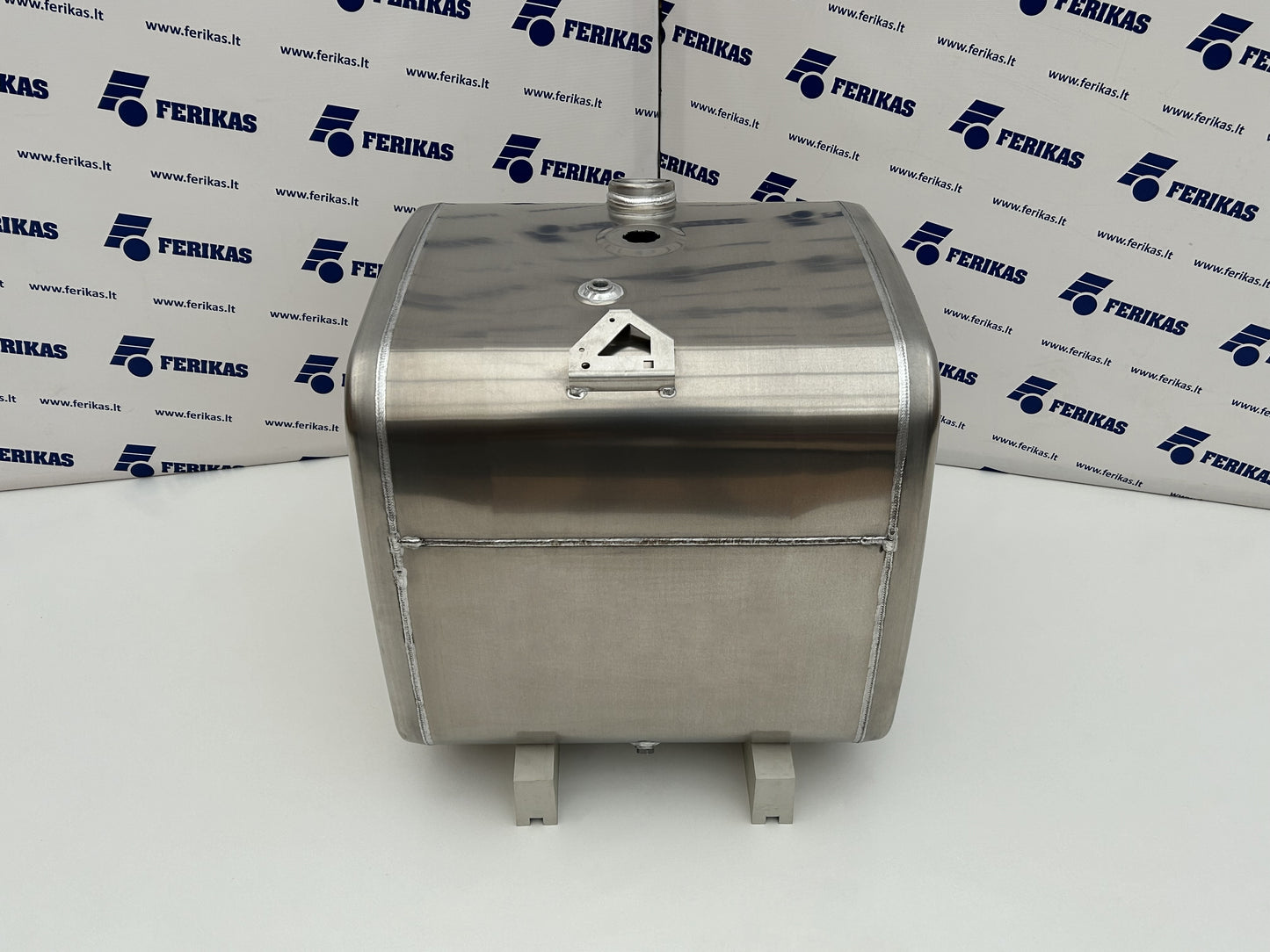 NAUJAS aliuminis kuro bakas DAF 325L 700x700x750