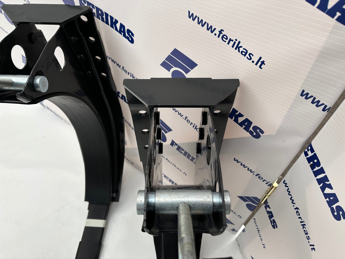 Volvo / Renault kuro bako laikiklis, kronšteinas 710x690