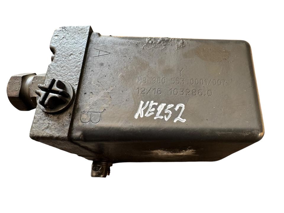 Cab tilting pump A9605530001 Mercedes-Benz Trucks ACTROS MP4 / MP5 2017