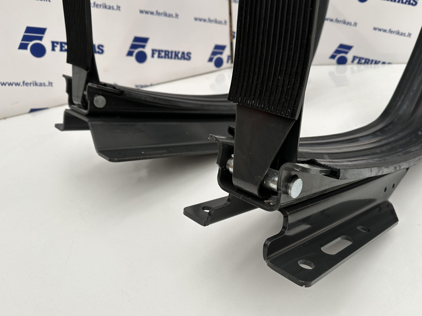 Mercedes Benz kuro bako laikiklis, kronšteinas 700x735