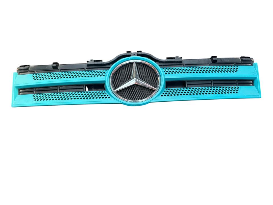 Hood, bonnet grill A9607500618 Mercedes-Benz Trucks ACTROS MP4 / MP5 2018