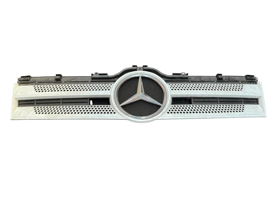 Hood, bonnet grill A9607500618 Mercedes-Benz Trucks ACTROS MP4 / MP5 2018