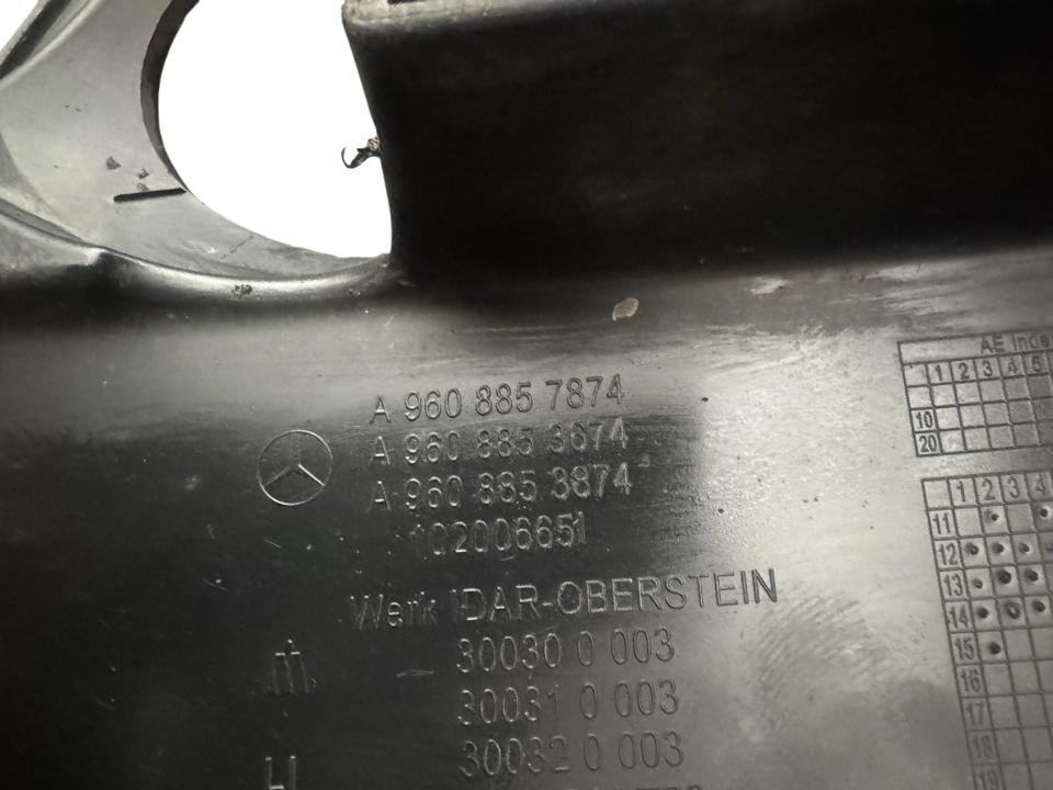 Plastikinė apdaila A9608857874 Mercedes-Benz Trucks ACTROS MP4 / MP5 2018