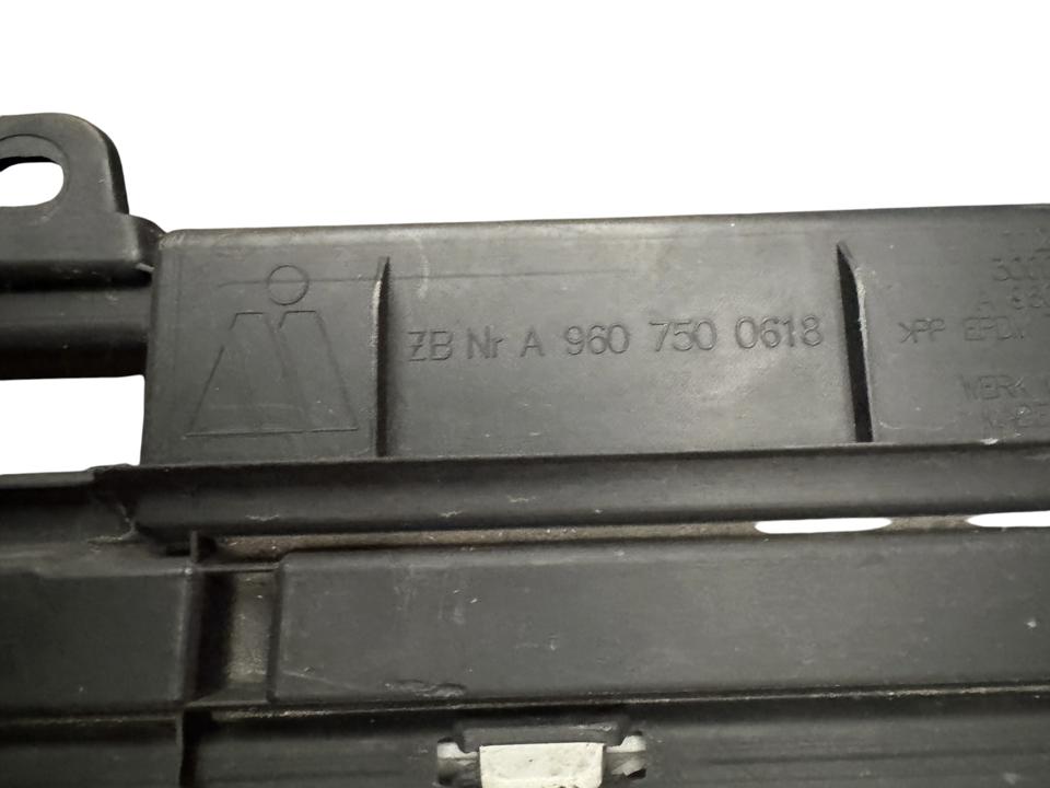Hood, bonnet grill A9607500618 Mercedes-Benz Trucks ACTROS MP4 / MP5 2018