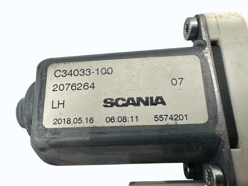 Lango pakėlimo varikliukas 2076264 Scania R II 2023 kairė