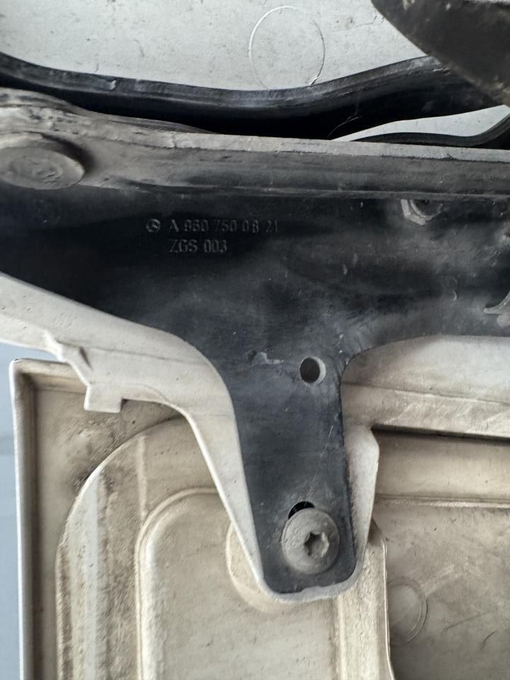 Hood, bonnet A9607500309 Mercedes-Benz Trucks ACTROS MP4 / MP5 2017