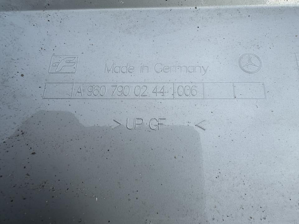 Боковой спойлер кабины A9607900244 Mercedes-Benz Trucks ACTROS MP4 / MP5 2018